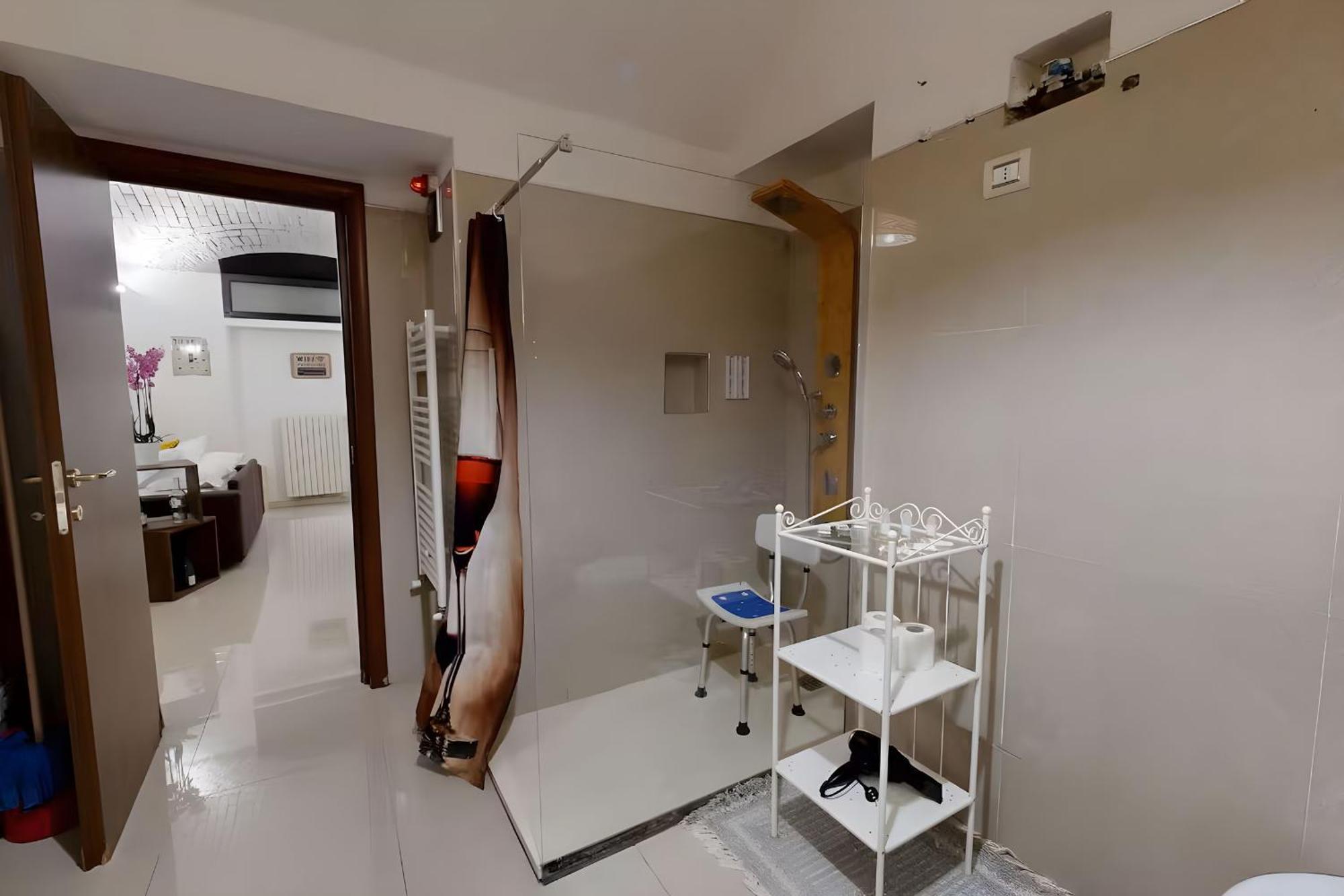 The Wine Cave, Cool & Spacious 2Br, Steps From Milano Centrale, Ideal For Large Groups And Families — Photos 1